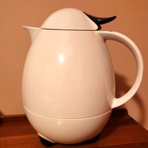 Leifheit Columbus Egg Shape Insulated Design  Pitcher
